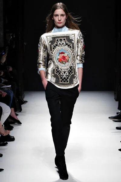 Look 1